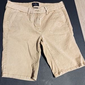American Eagle Stretch Vintage Khaki Bermuda shorts SIZE 6